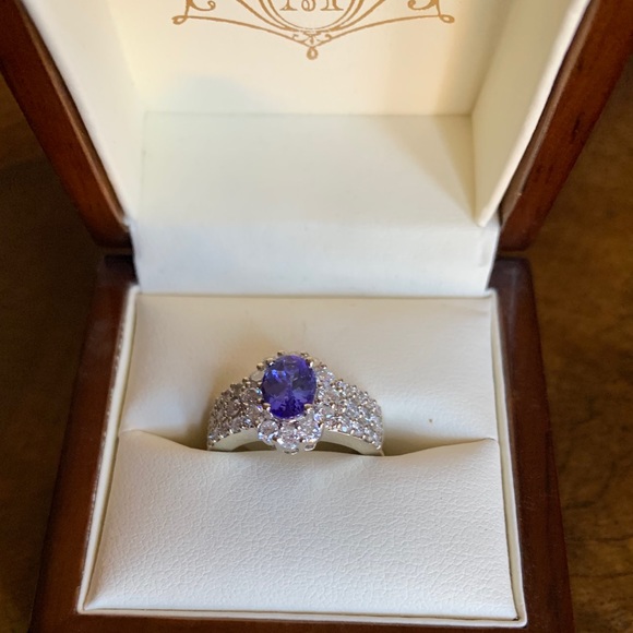 14k White Gold Tanzanite and Diamond Ring - Picture 2 of 6